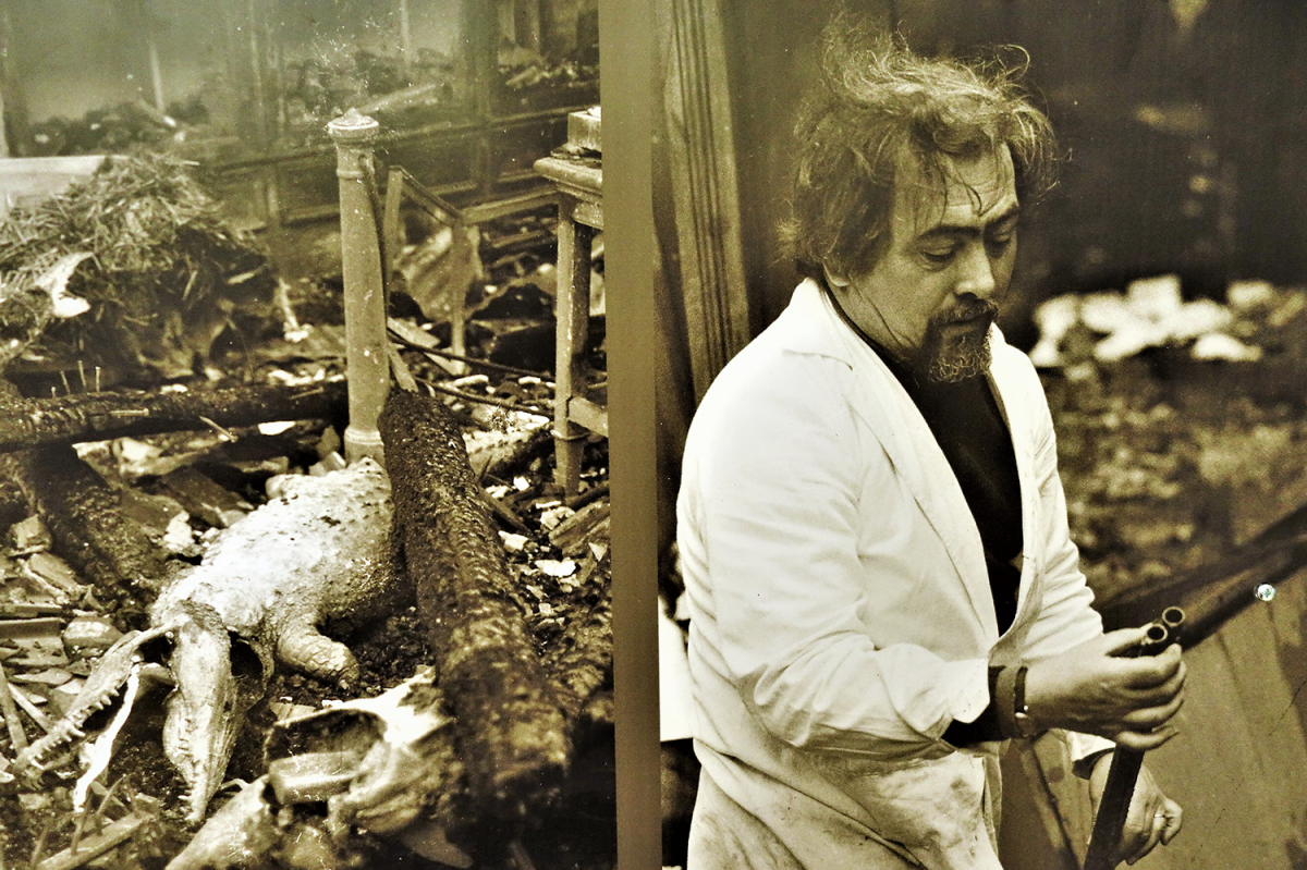 O naturalista António Soares, logo após o incêndio de 18 de Março de 1978