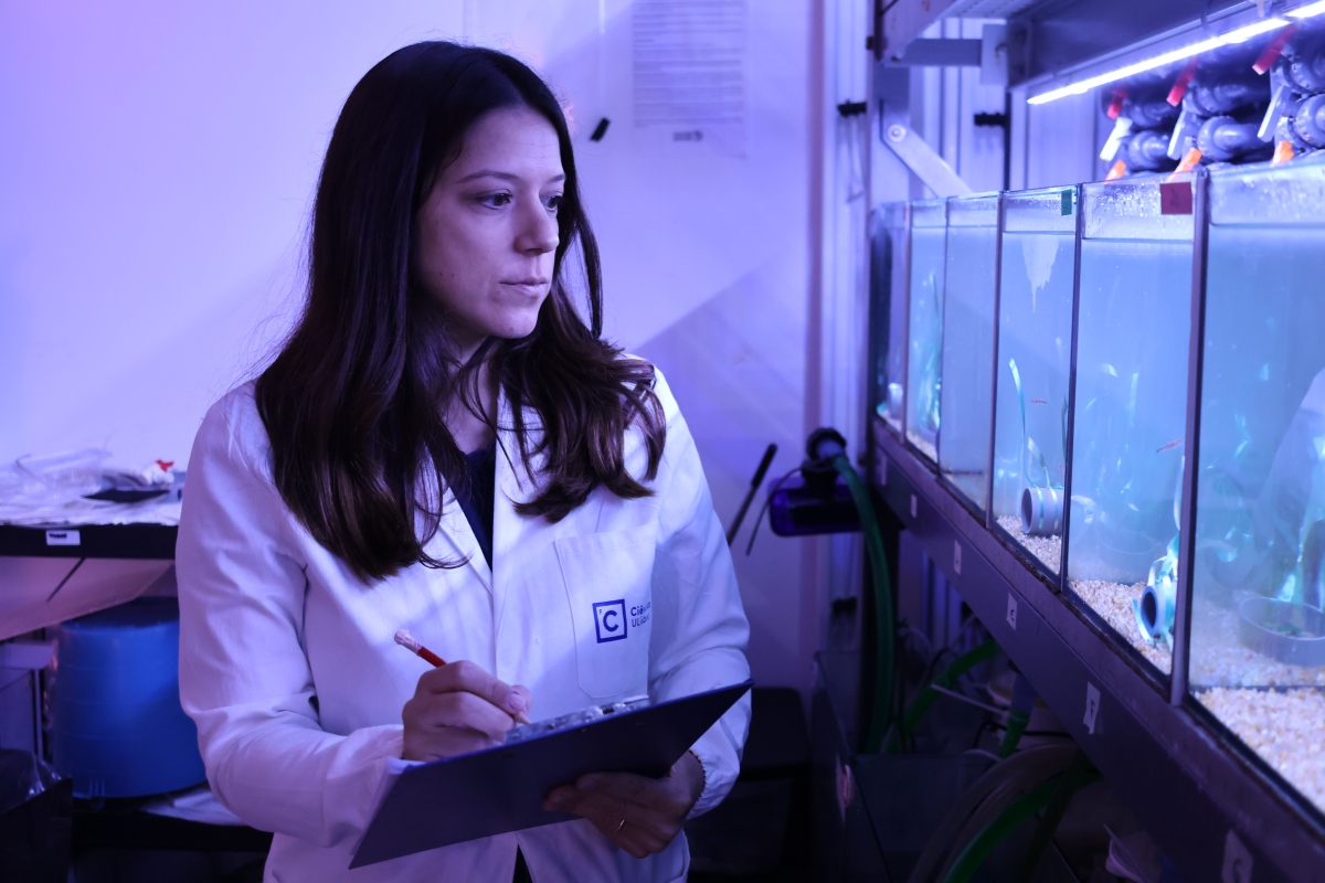 Foto de Ana Rita Lopes no laboratório.