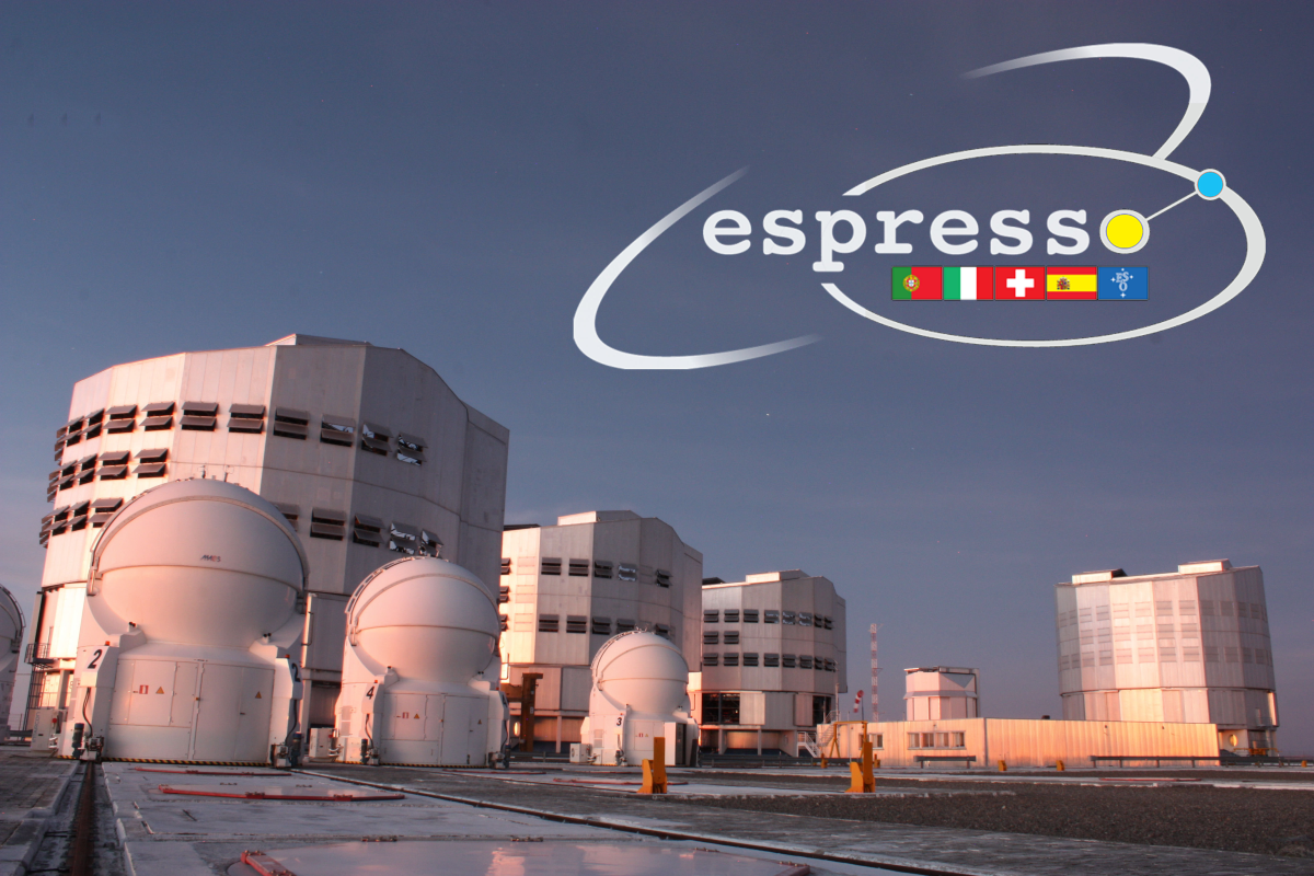 Foto do Observatorio Paranal com o logótipo do ESPRESSO.