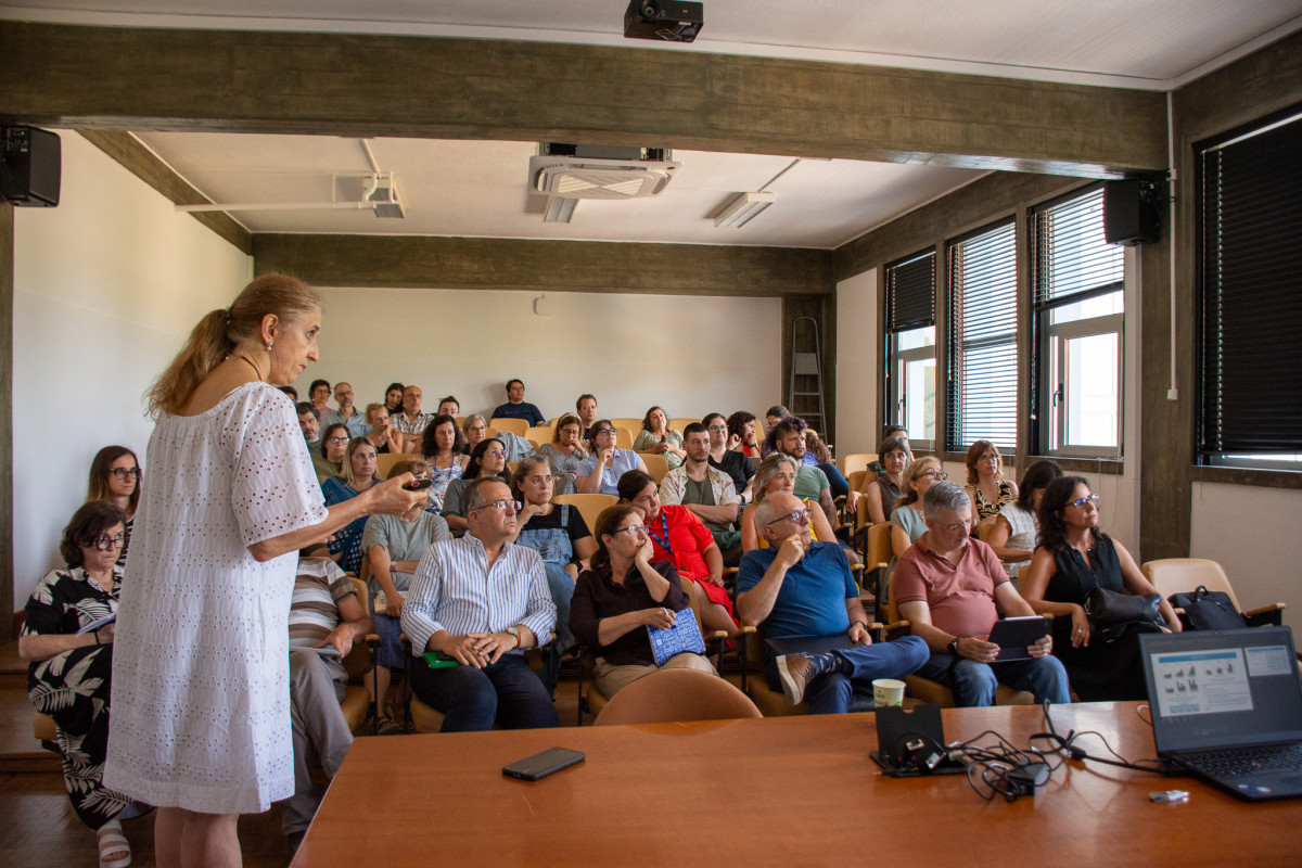 Patrícia de Pea Bermudez, professora de CIÊNCIAS, apresentou o projeto MedCex