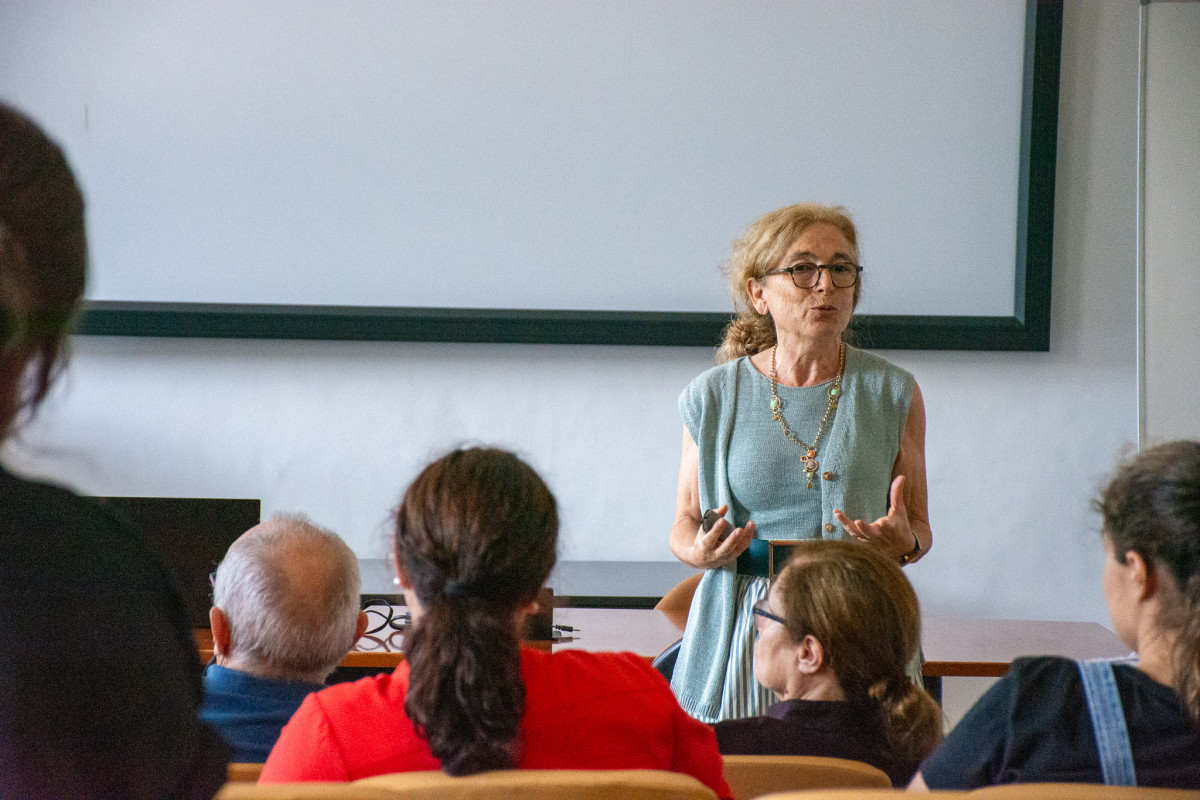 Cristina Cruz, professora de CIÊNCIAS, deu a conhecer uma ideia de negócio que prevê criar relvados sintéticos mais saudáveis