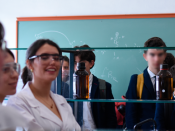 Alunos num laboratório