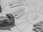 Pessoas a analisarem dados