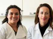 Rita Eusébio e Ana Sofia Reboleira, nos laboratórios de CIÊNCIAS