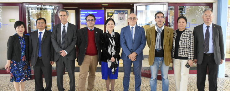 Foto de grupo com delegação chinesa e representantes da Ciências ULisboa