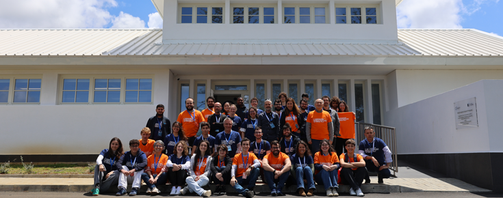 Alunos de mestrado e de doutoramento da Ciências participam no 1.º Workshop de Investigação na RAEGE Açores Pessoas posam para fotografia