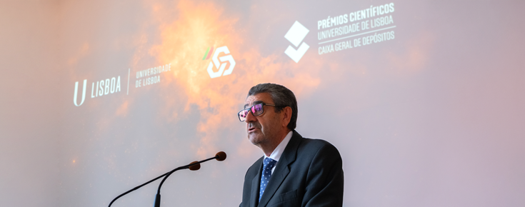 Foto de Luís Ferreira, Reitor da ULisboa, a discursar na cerimónia de entrega dos Prémios Científicos Universidade de Lisboa/CGD 2024.