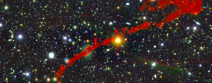 Pormenor da radiogaláxia gigante MGTC J095959.63+024608.6, detetada com o radiotelescópio MeerKAT Pormenor da radiogaláxia gigante MGTC J095959.63+024608.6, detetada com o radiotelescópio MeerKAT
