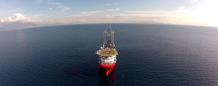 Navio de perfuração Fugro Synergy em missão para o IODP no Golfo de Coríntia.