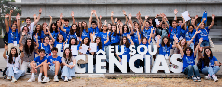 Verão na ULisboa 2025 Foto de grupo dos participantes no encerramento da segunda semana do Verão na ULisboa.
