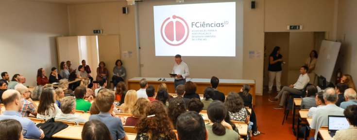“Queremos que cada investigador se sinta num espaço seguro e estimulante para desenvolver ideias” Nuno Garcia dos Santos durante a sessão