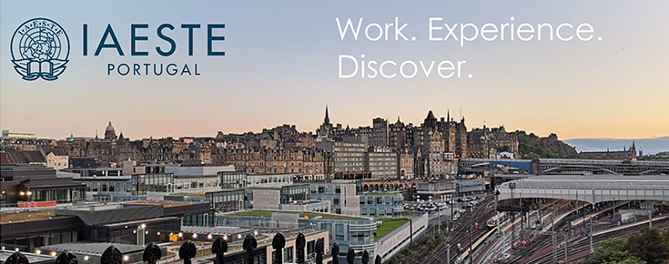 Logótipo da IAESTE, sobre uma fotografia da cidade de Edimburgo