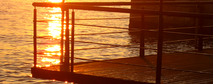 Reflexo do pôr-do-sol nas águas do rio Tejo