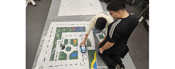 Dois participantes em anterior edição da Feira da Matemática