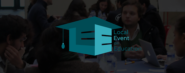 Logótipo do evento, sobre uma fotografia de alunos